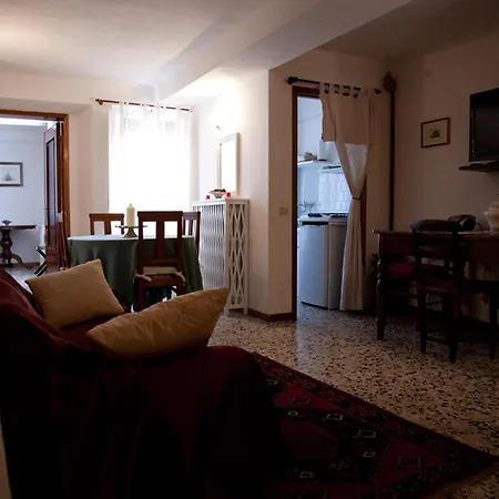 Le Cavallini Sgarbi Di Rina Cavallini Bed & Breakfast