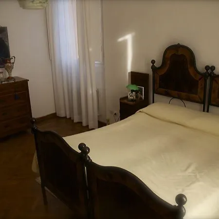 Le Cavallini Sgarbi Di Rina Cavallini フェラーラ