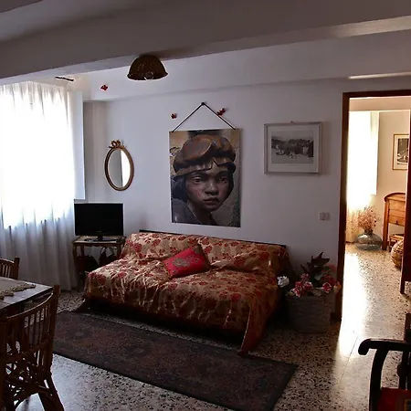 Le Cavallini Sgarbi Di Rina Cavallini