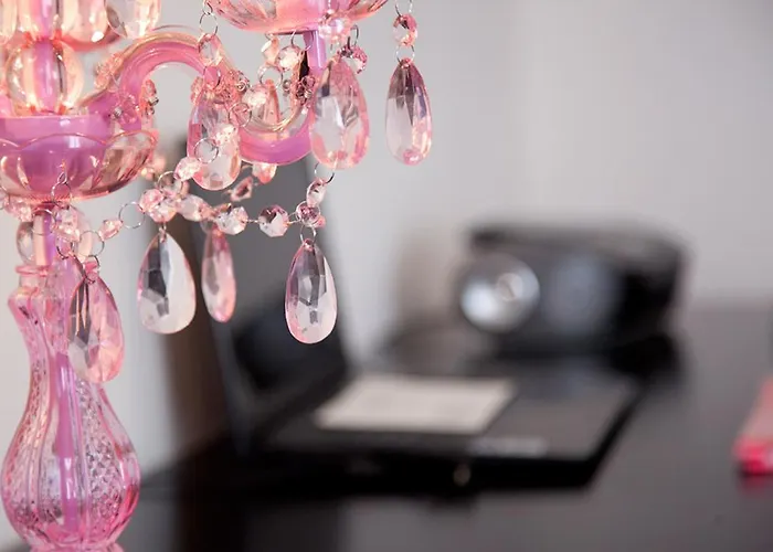 Le Cavallini Sgarbi Di Rina Cavallini Ferrare