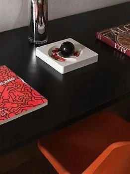 Le Cavallini Sgarbi Di Rina Cavallini Ferrare