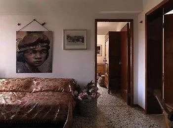 Le Cavallini Sgarbi Di Rina Cavallini Ferrare