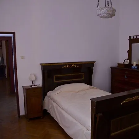 Le Cavallini Sgarbi Di Rina Cavallini Ferrara