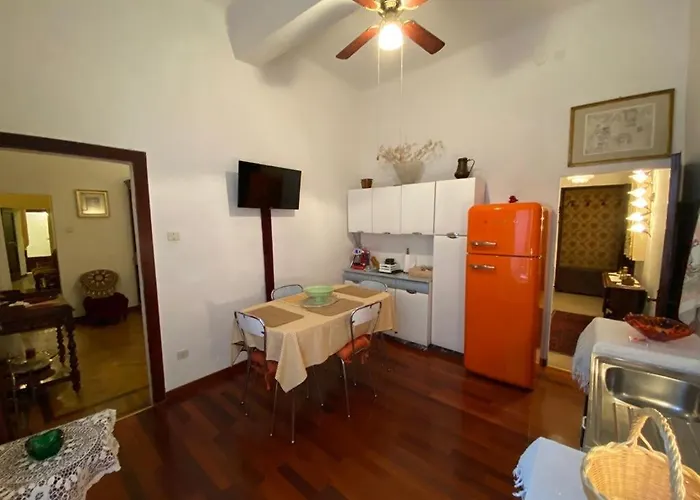 Le Cavallini Sgarbi Di Rina Cavallini 4* פררה