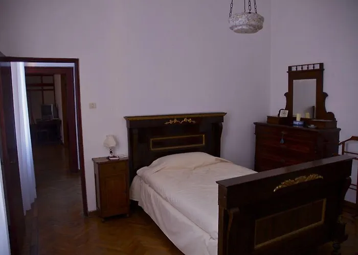 Le Cavallini Sgarbi Di Rina Cavallini 페라라